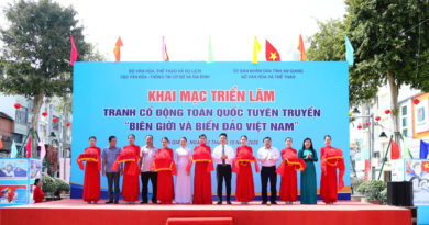Khai mạc Triển lãm tranh cổ động tấm lớn tuyên truyền về biên giới, biển đảo Việt Nam tại An Giang Khai mạc Triển lãm tranh cổ động tấm lớn tuyên truyền về biên giới, biển đảo Việt Nam tại An Giang